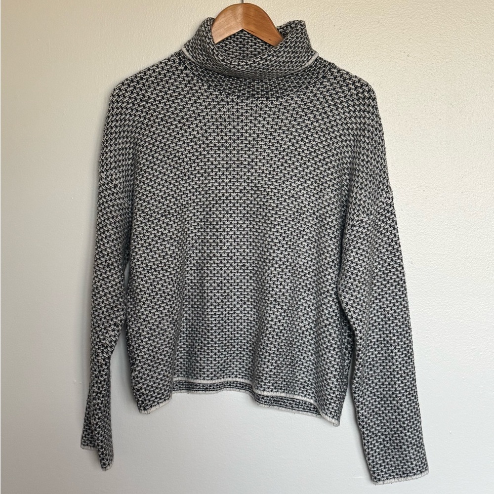 Christian Siriano New York Textured Knit Turtleneck Sweater – Size M